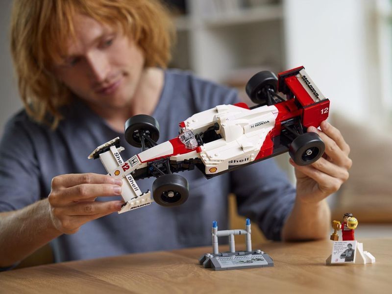 Конструктор Лего Іконс МакЛарен МП4/4 та Айртон Сінна колекційна модель Lego Icons McLaren MP4/4 10330 10330 фото