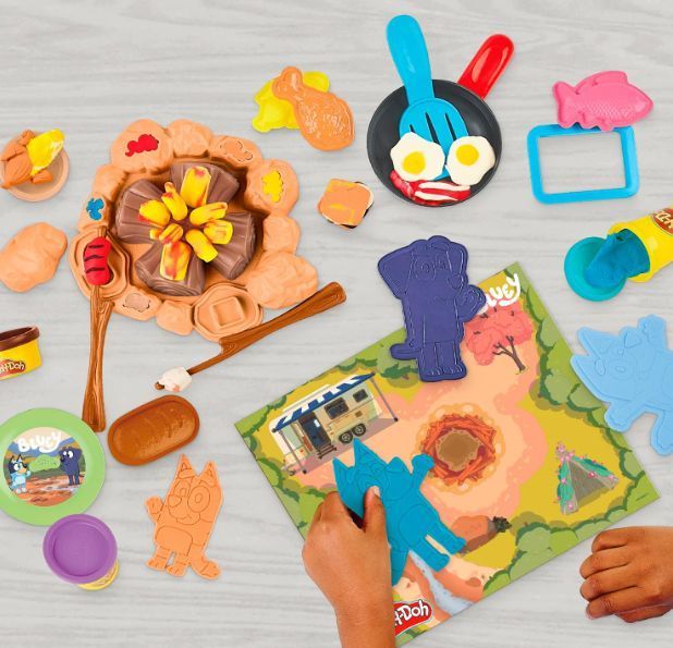 Набор для лепки Плей До Блуи Кемпинг с аксессуарами Play-Doh Hasbro Bluey Goes Camping G0229 G0229 фото