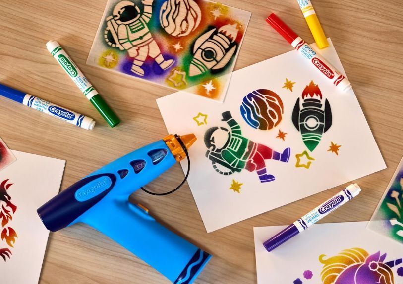 Набір для малювання аерографом з 8 маркерами та трафаретами Crayola Marker Airbrush 747669 747669 фото