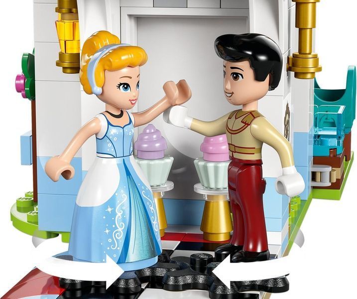 Конструктор Лего Дісней замок і карета Попелюшки ігровий набір Lego Disney Cinderella Castle Carriage 43275 43275 фото