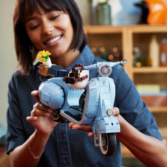 Конструктор Лего Идея Веспа 125 мотороллер культовая модель Lego Ideas Vespa 10298 10298 фото