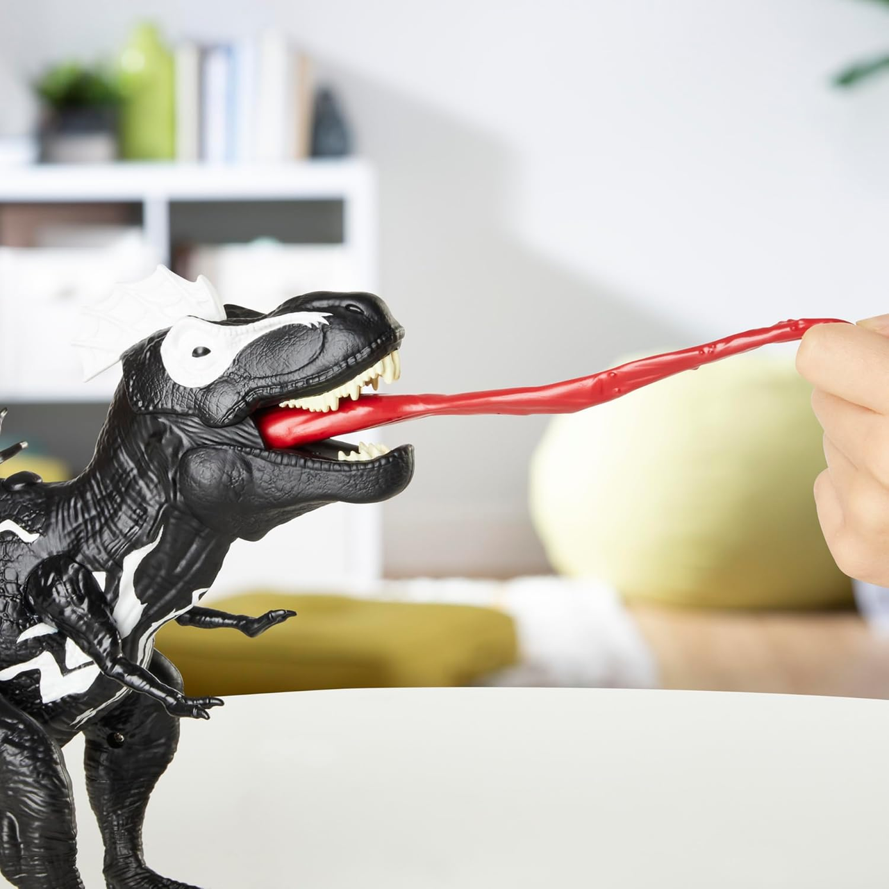 6898747869_igrovaya-figurka-venom